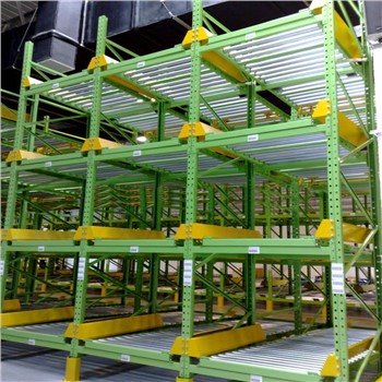 Sistema di scaffalature per pallet a gravità in metallo per carichi pesanti